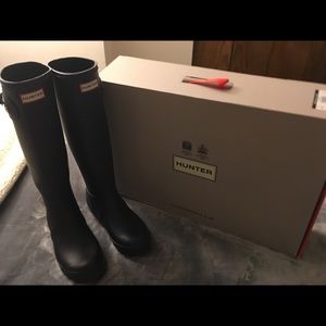 Navy - Hunter Boots - Women’s Sz 8